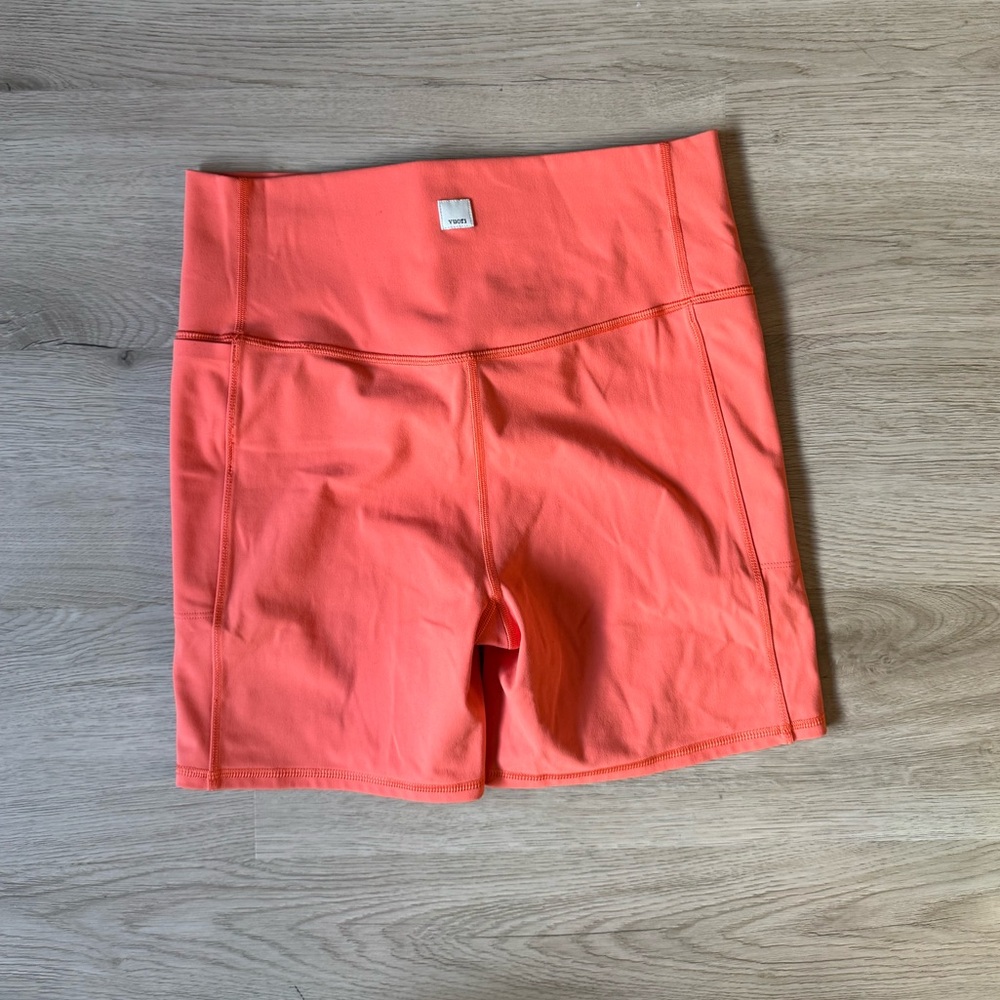 NWOT Vuori studio pocket biker shorts